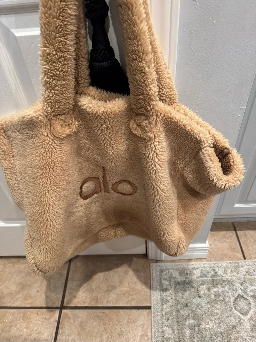 ALO Yoga Teddy Faux Shearling Tote in Camel
